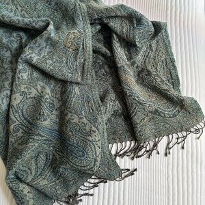 Elegant paisley blue-green scarf